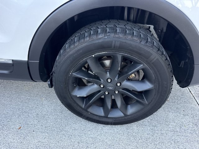 Used 2014 Ford Explorer XLT w/ Equipment Group 202A AWD/4WD image 10