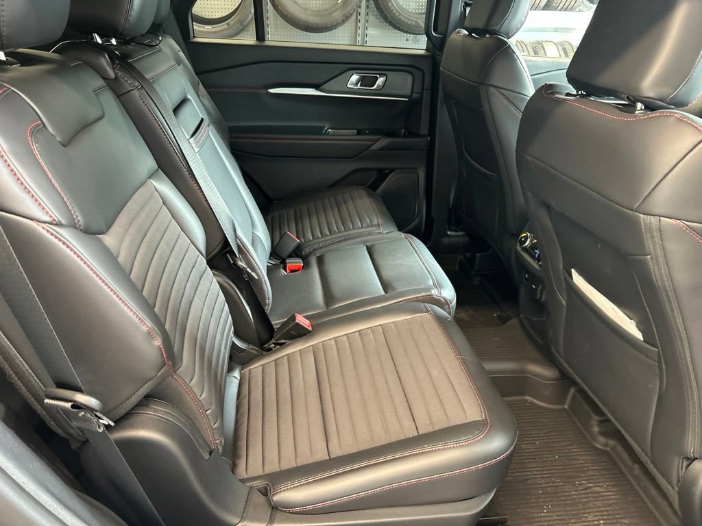 Used 2026 Ford Explorer ST-Line w/ ST-Line Street Pack AWD/4WD image 8