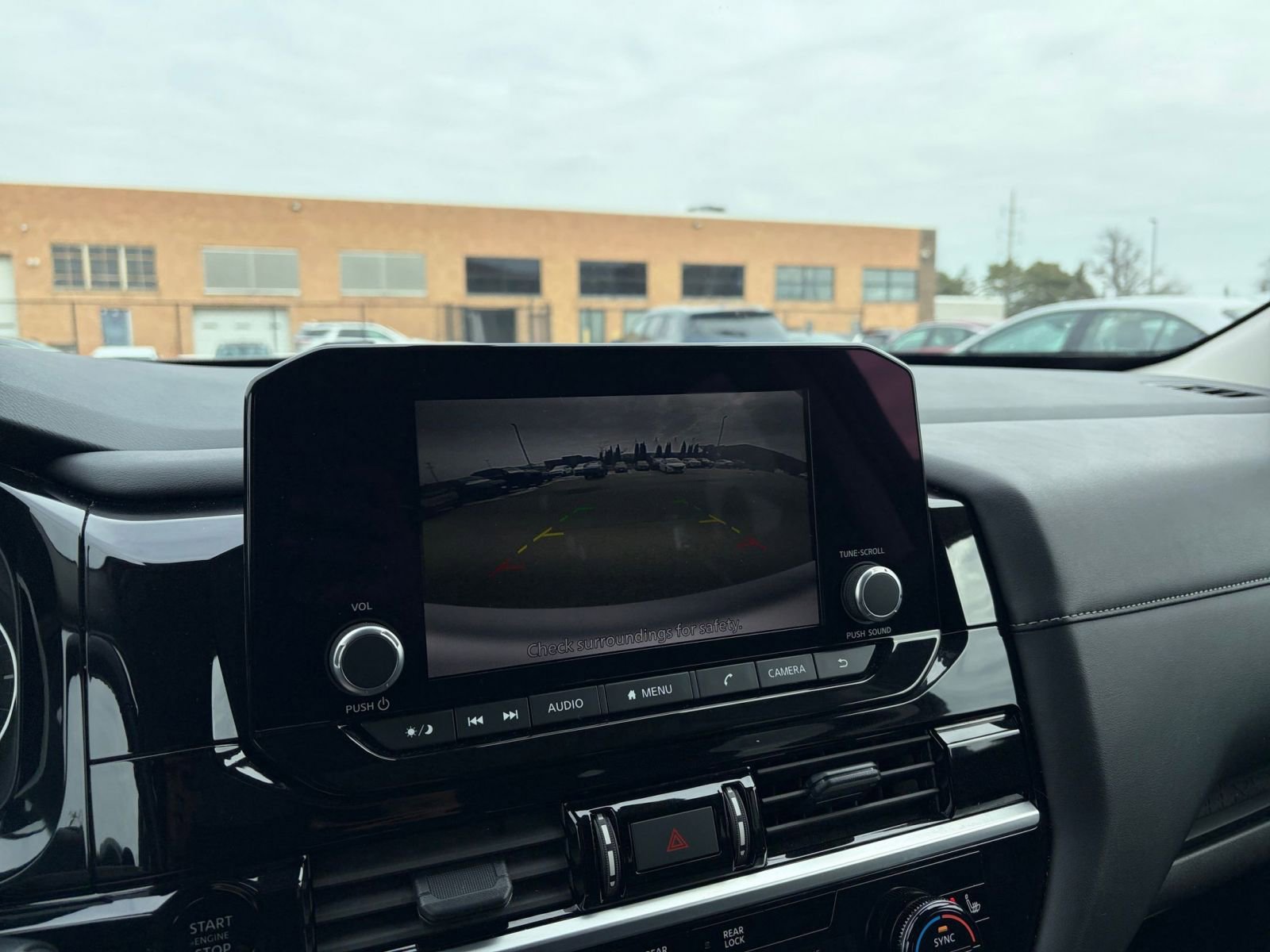 Used 2025 Nissan Pathfinder SV image 25