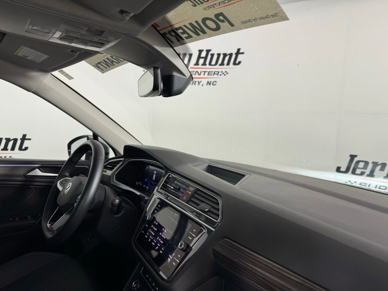 Used 2024 Volkswagen Tiguan Wolfsburg Edition image 29