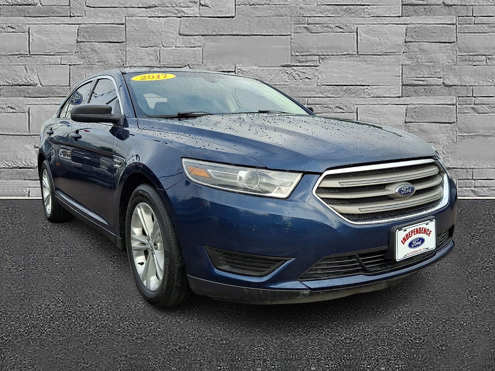 Certified 2017 Ford Taurus SE FWD image 2
