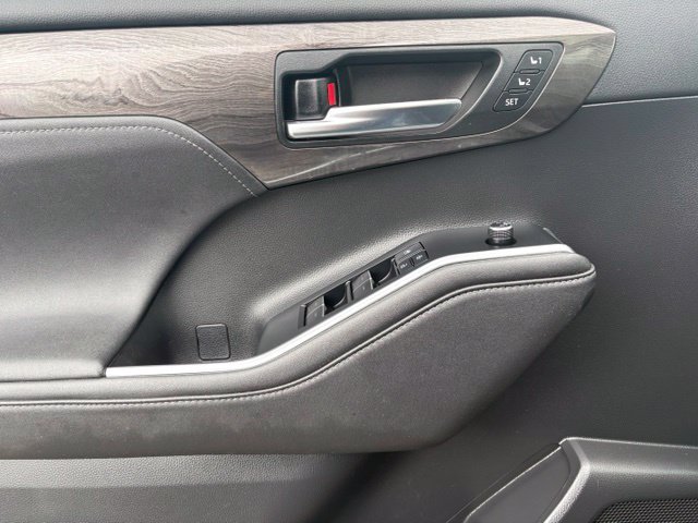 Used 2020 Toyota Highlander Platinum AWD/4WD image 23