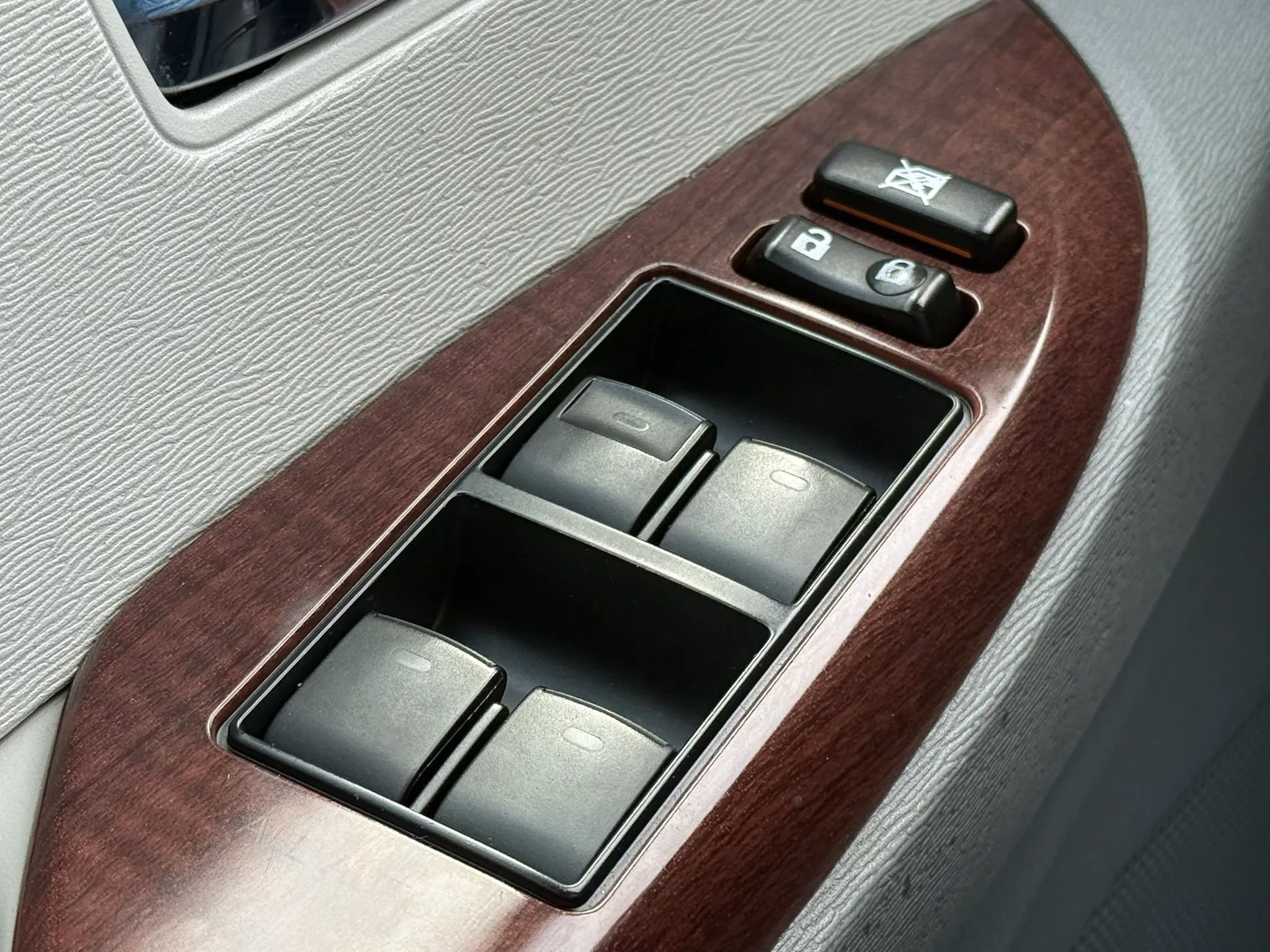 Used 2012 Toyota Sienna XLE FWD image 39