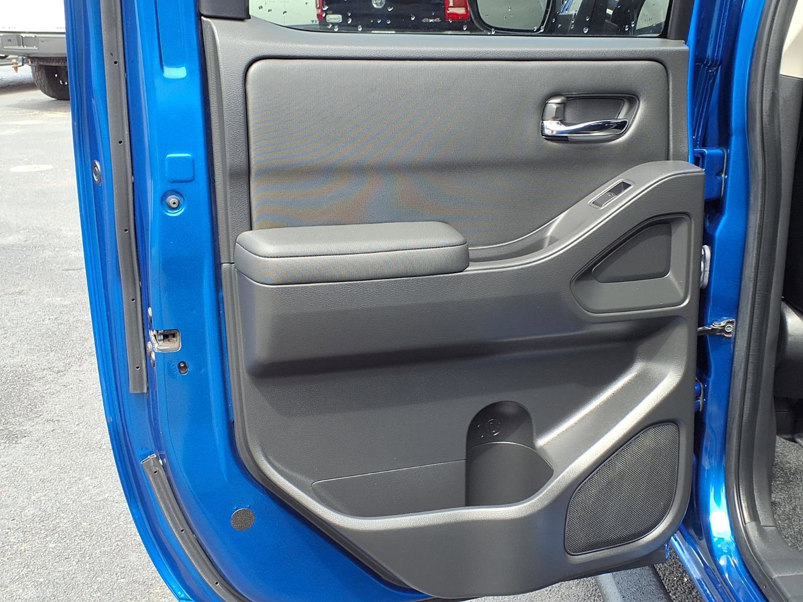 Used 2024 Nissan Frontier SL image 18