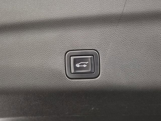 Used 2022 GMC Yukon XL Denali image 10