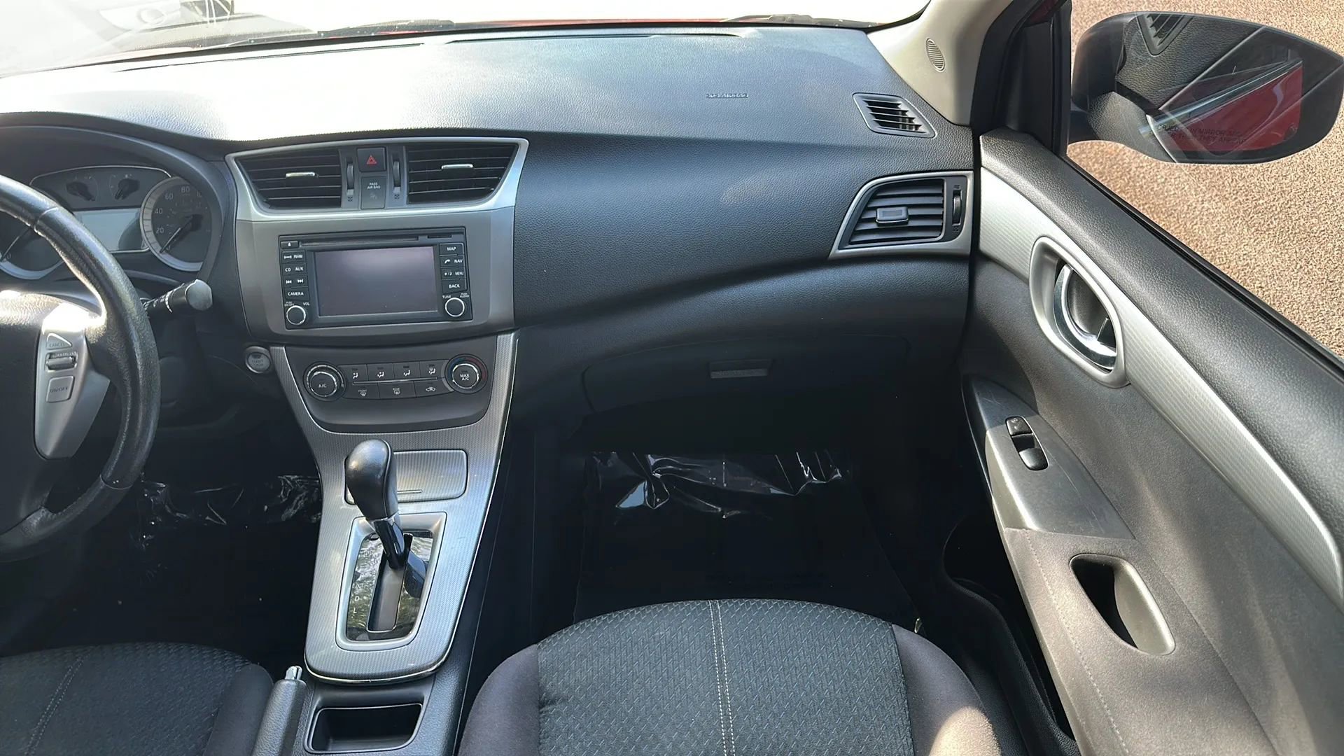 Used 2013 Nissan Sentra SR w/ Premium Pkg FWD image 27