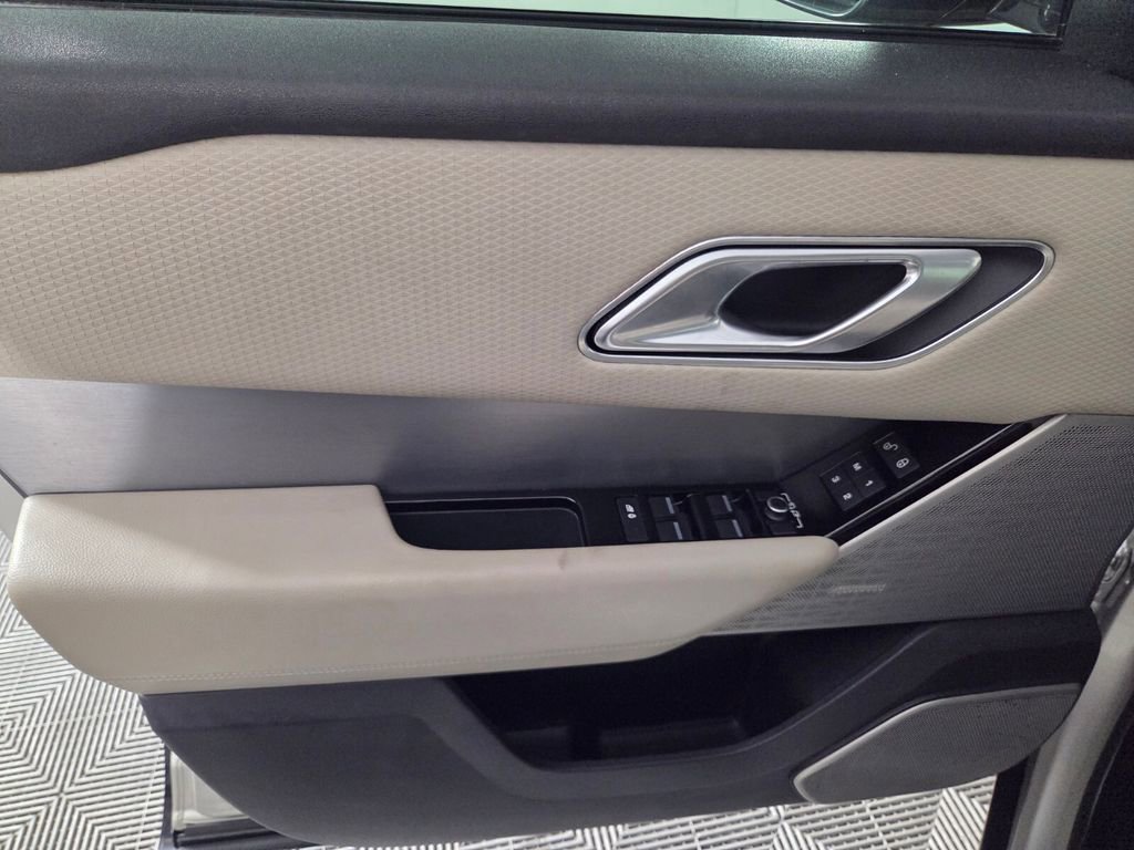 Used 2018 Land Rover Range Rover Velar R-Dynamic SE image 21