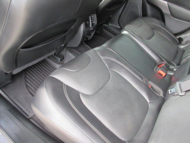 Used 2019 Jeep Cherokee Overland w/ Technology Group AWD/4WD image 19