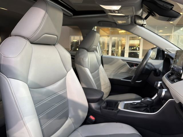 Used 2022 Toyota RAV4 XLE Premium image 14