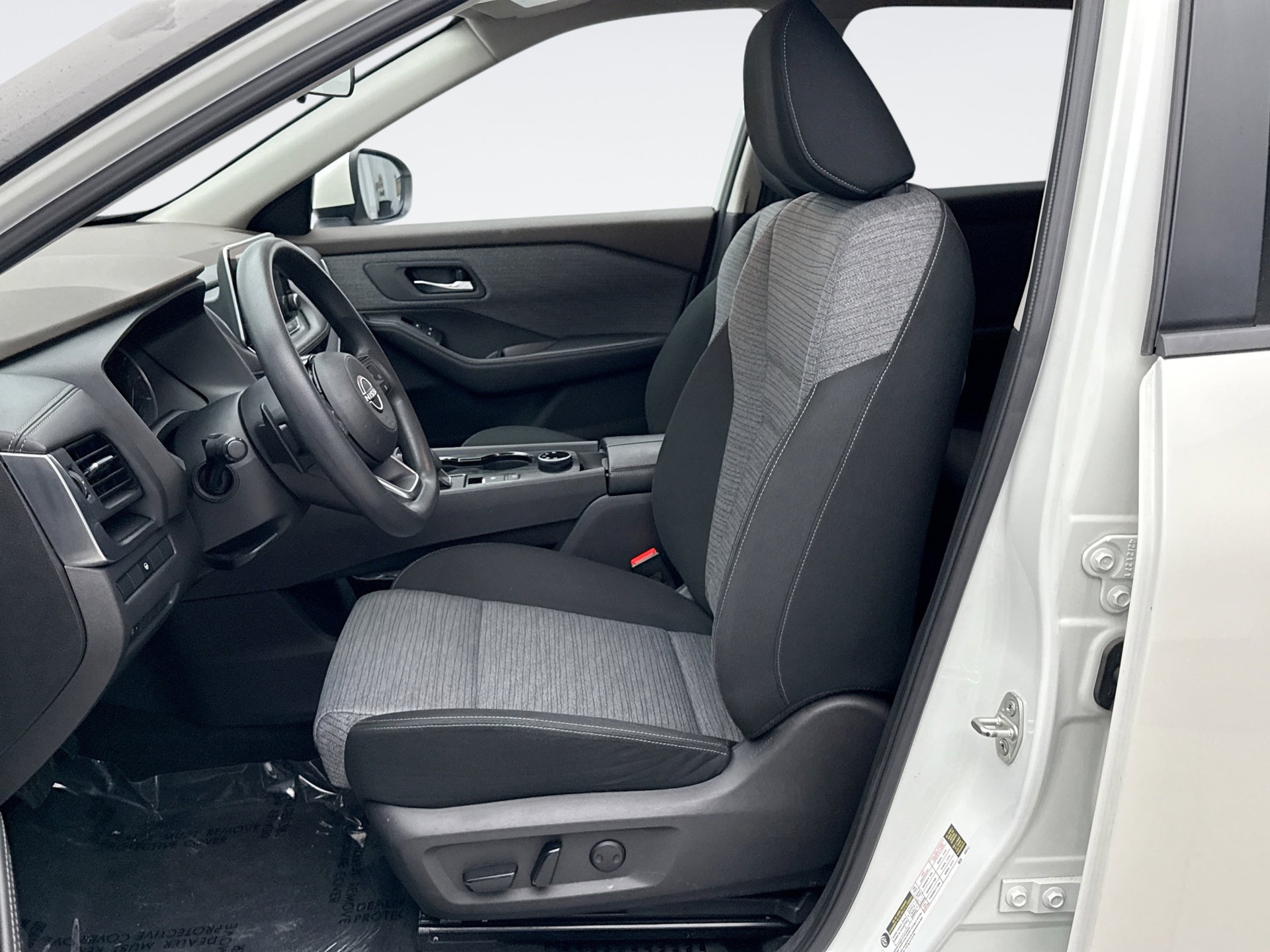 Used 2023 Nissan Rogue SV image 11