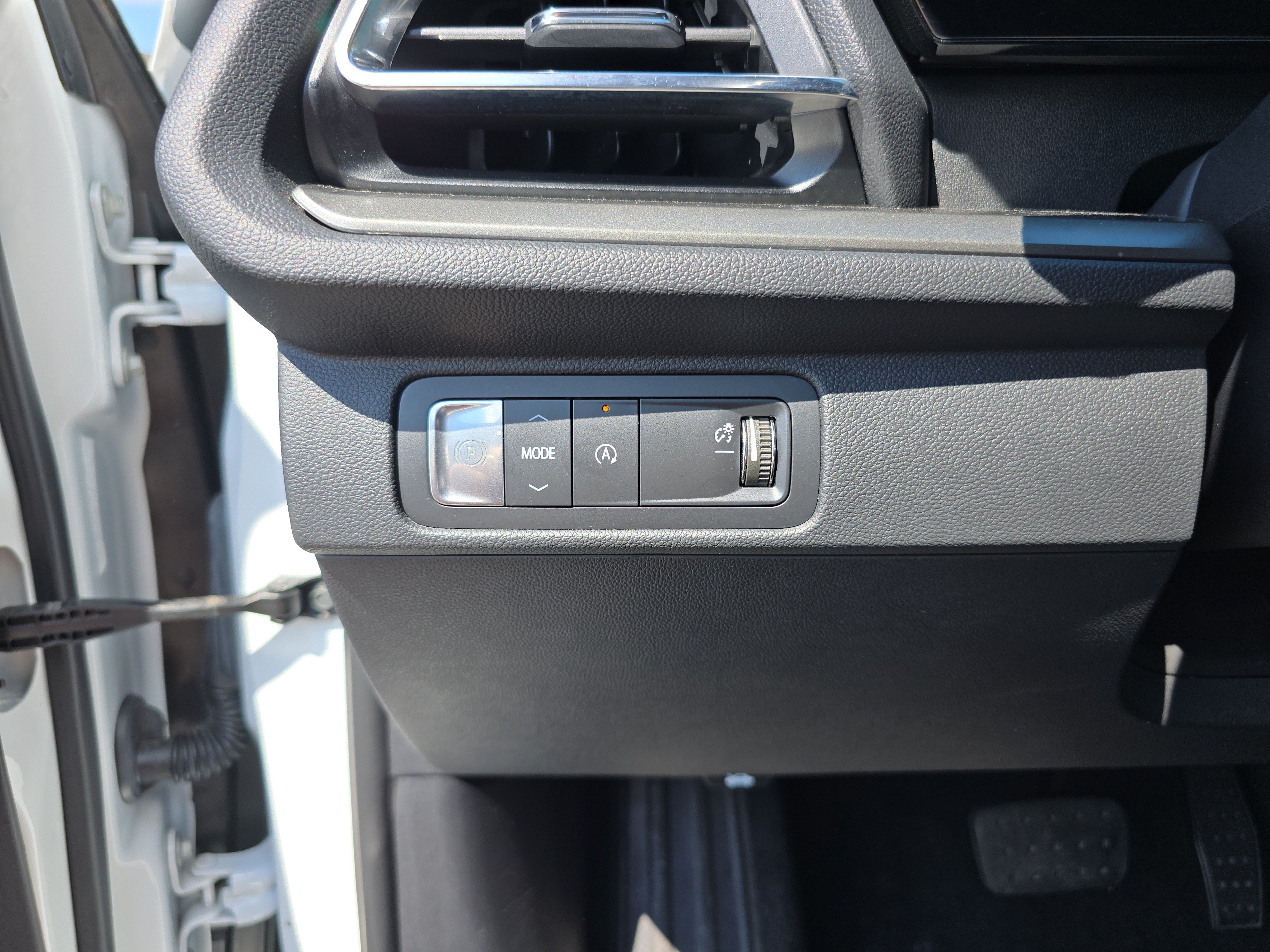 Used 2025 Chevrolet Traverse LT FWD image 33