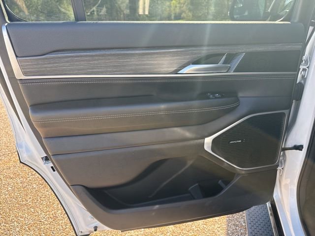 Used 2024 Jeep Wagoneer Series II w/ Flexible Seating Group image 11