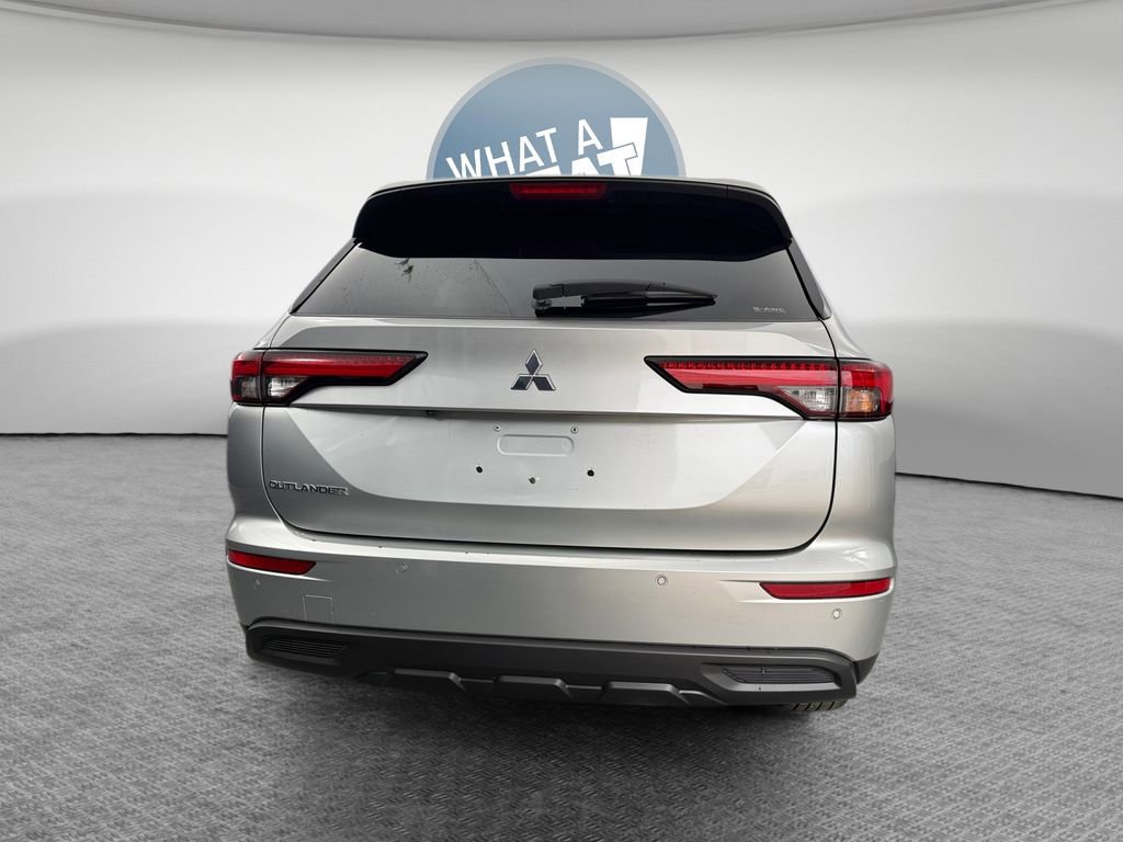 Used 2024 Mitsubishi Outlander ES image 5