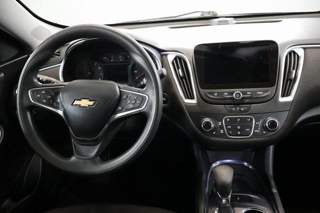 Used 2021 Chevrolet Malibu LT FWD image 14