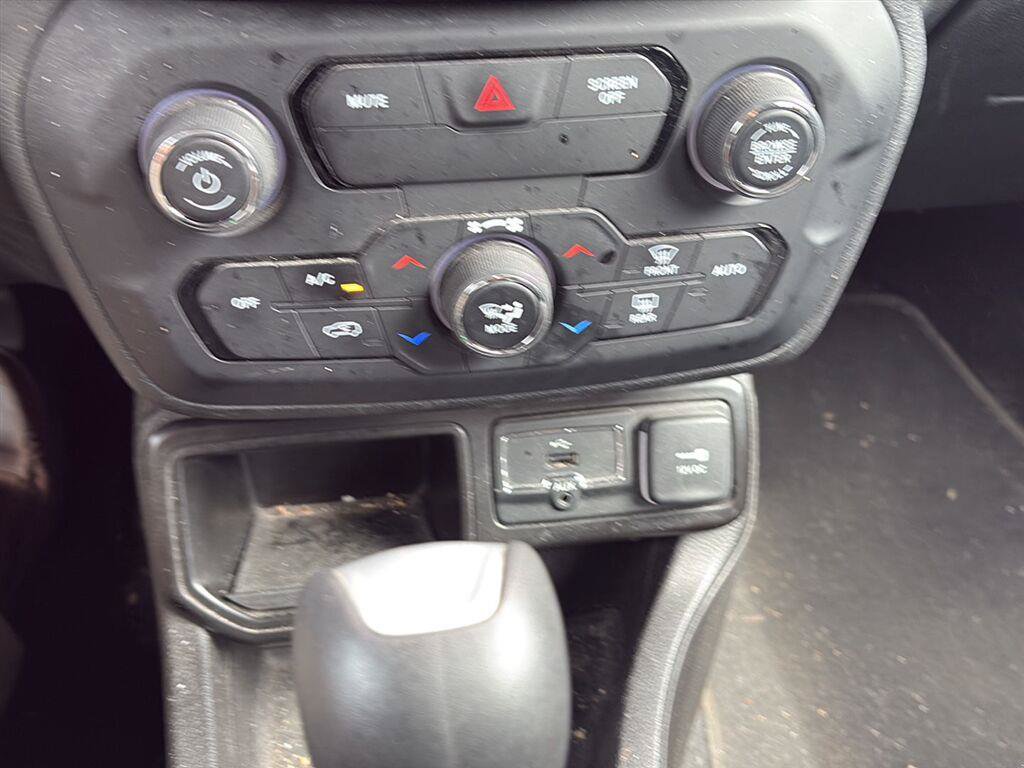 Used 2020 Jeep Renegade Altitude FWD image 16