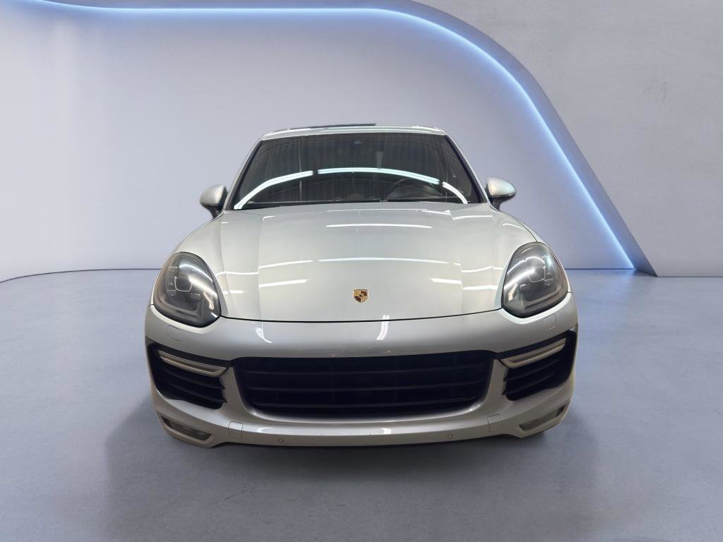 Used 2016 Porsche Cayenne Turbo image 2