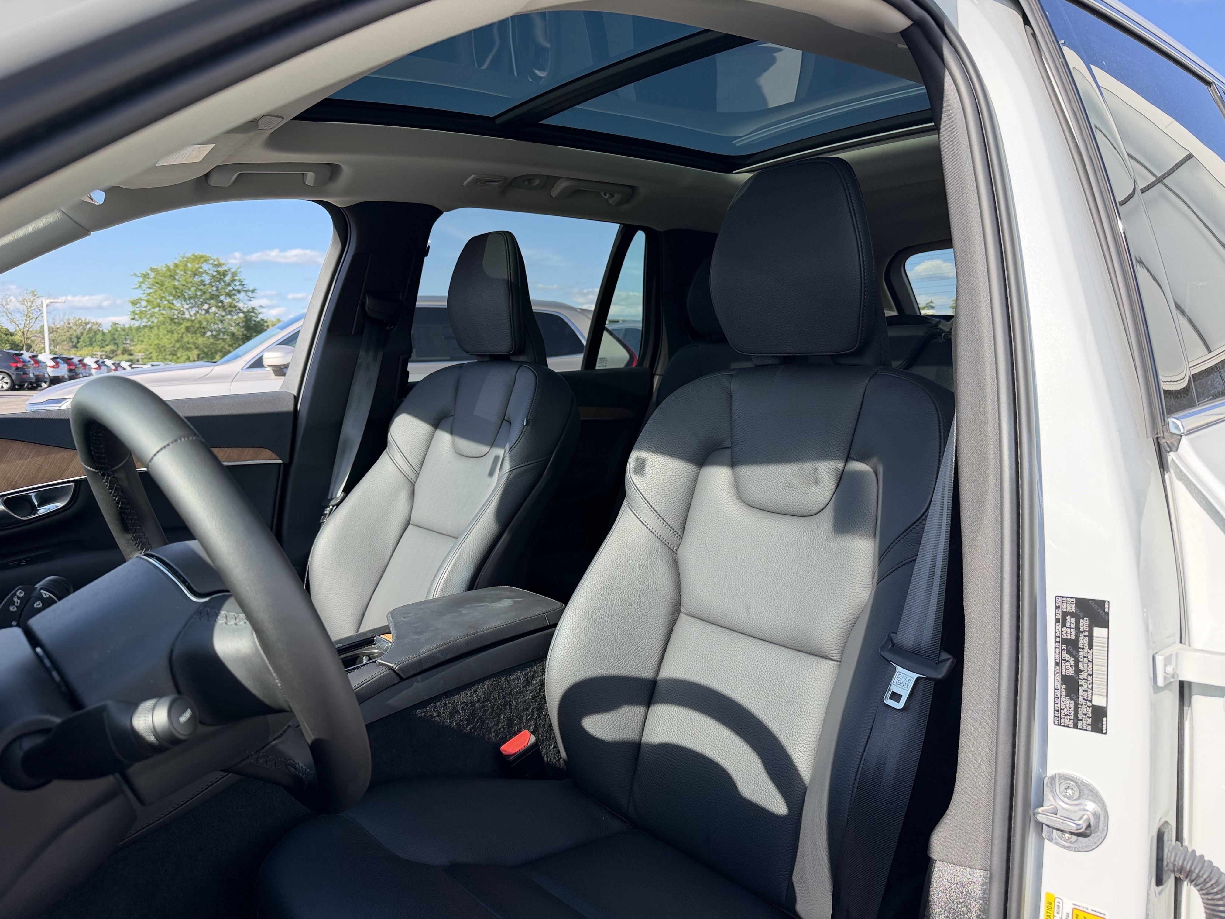 Used 2024 Volvo XC90 B5 Plus w/ Protection Package AWD/4WD image 8