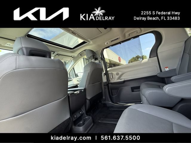 Used 2021 Toyota Sienna Limited FWD image 16