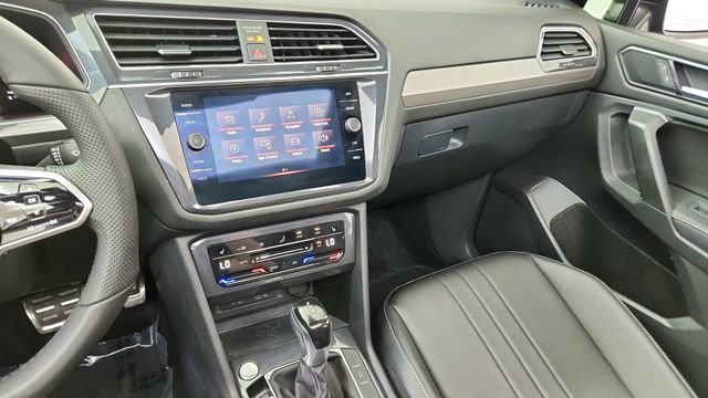 Used 2022 Volkswagen Tiguan SE R-Line image 46