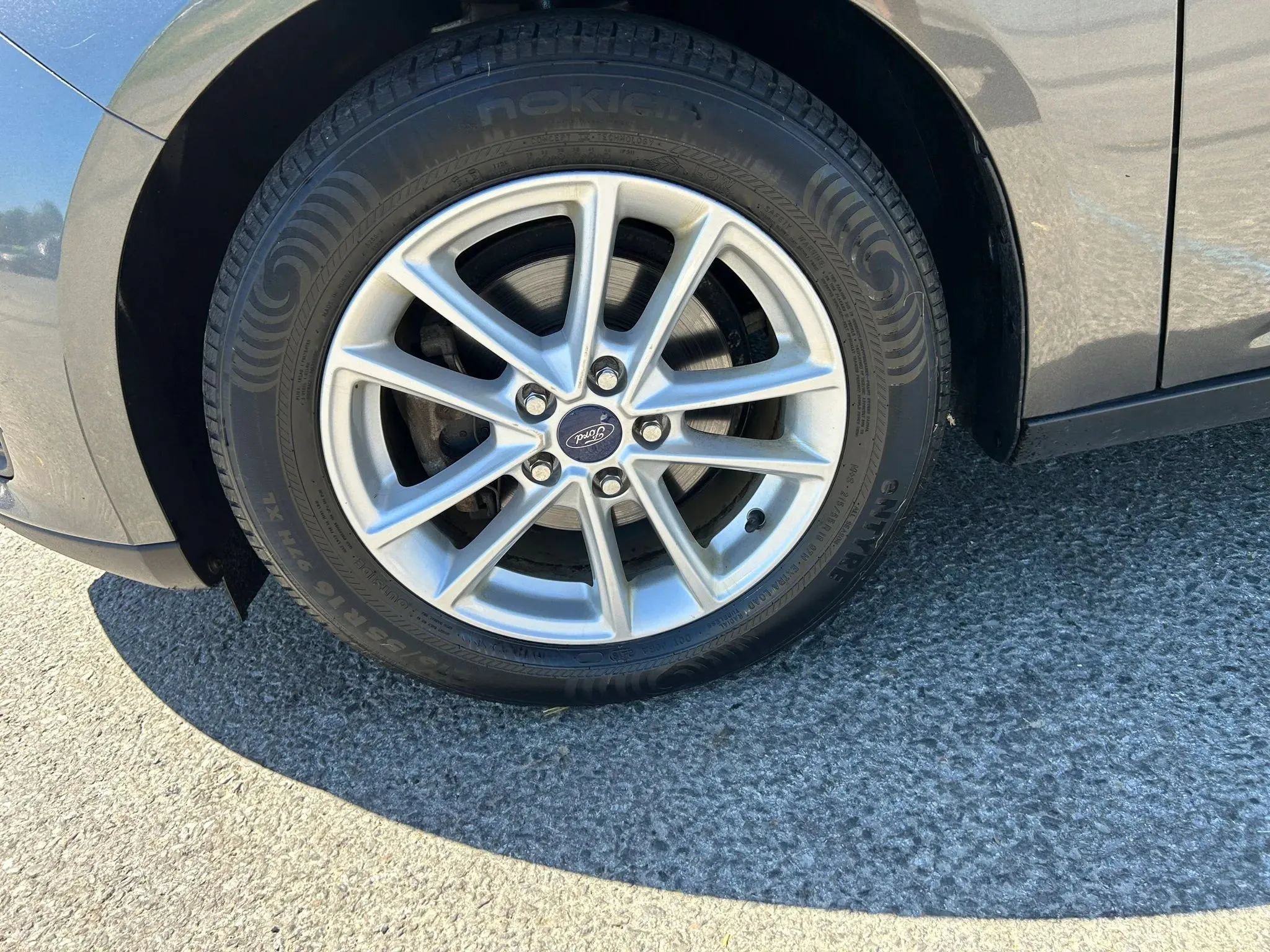 Used 2015 Ford Focus SE FWD image 21