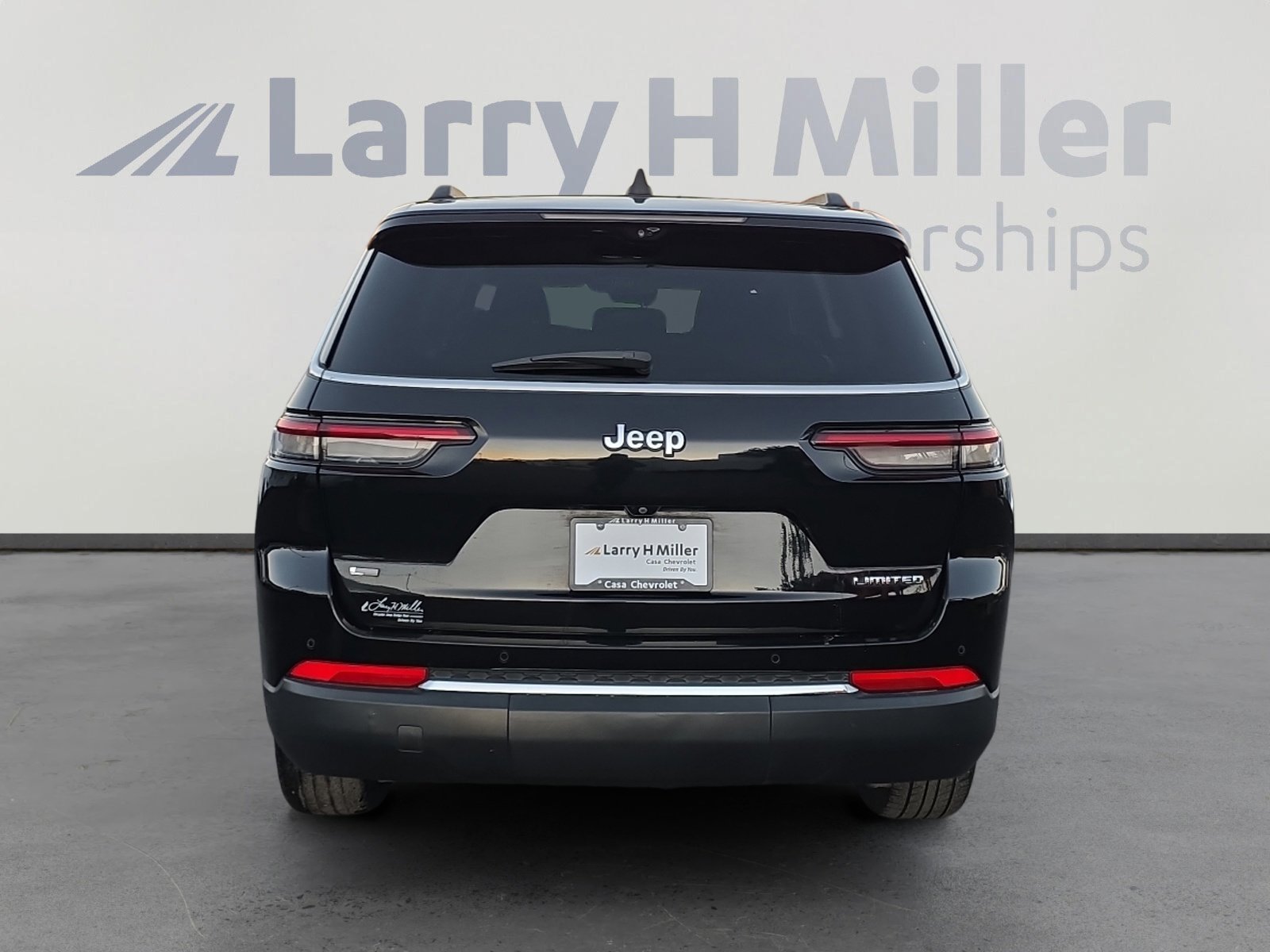 Used 2022 Jeep Grand Cherokee L Limited w/ Luxury Tech Group II image 4