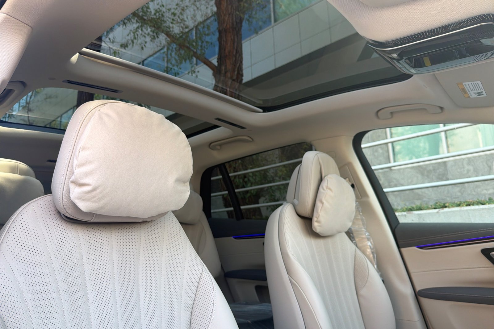 New 2026 Mercedes-Benz EQS 400 4MATIC SUV image 17