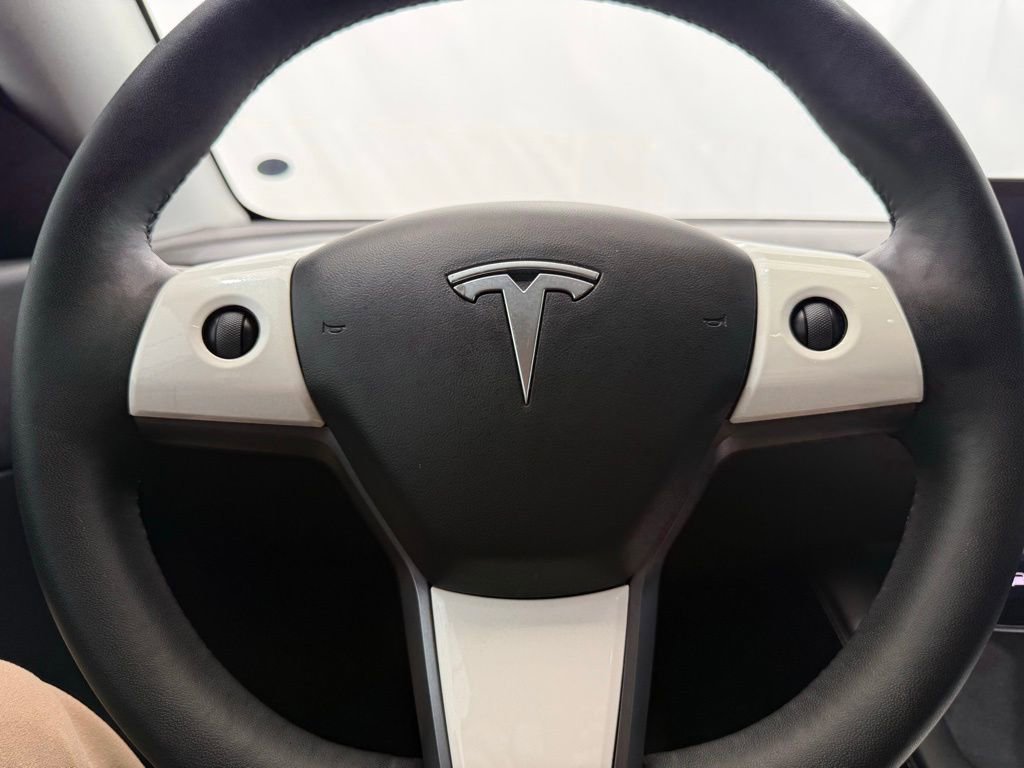 Used 2022 Tesla Model Y Long Range AWD/4WD image 36