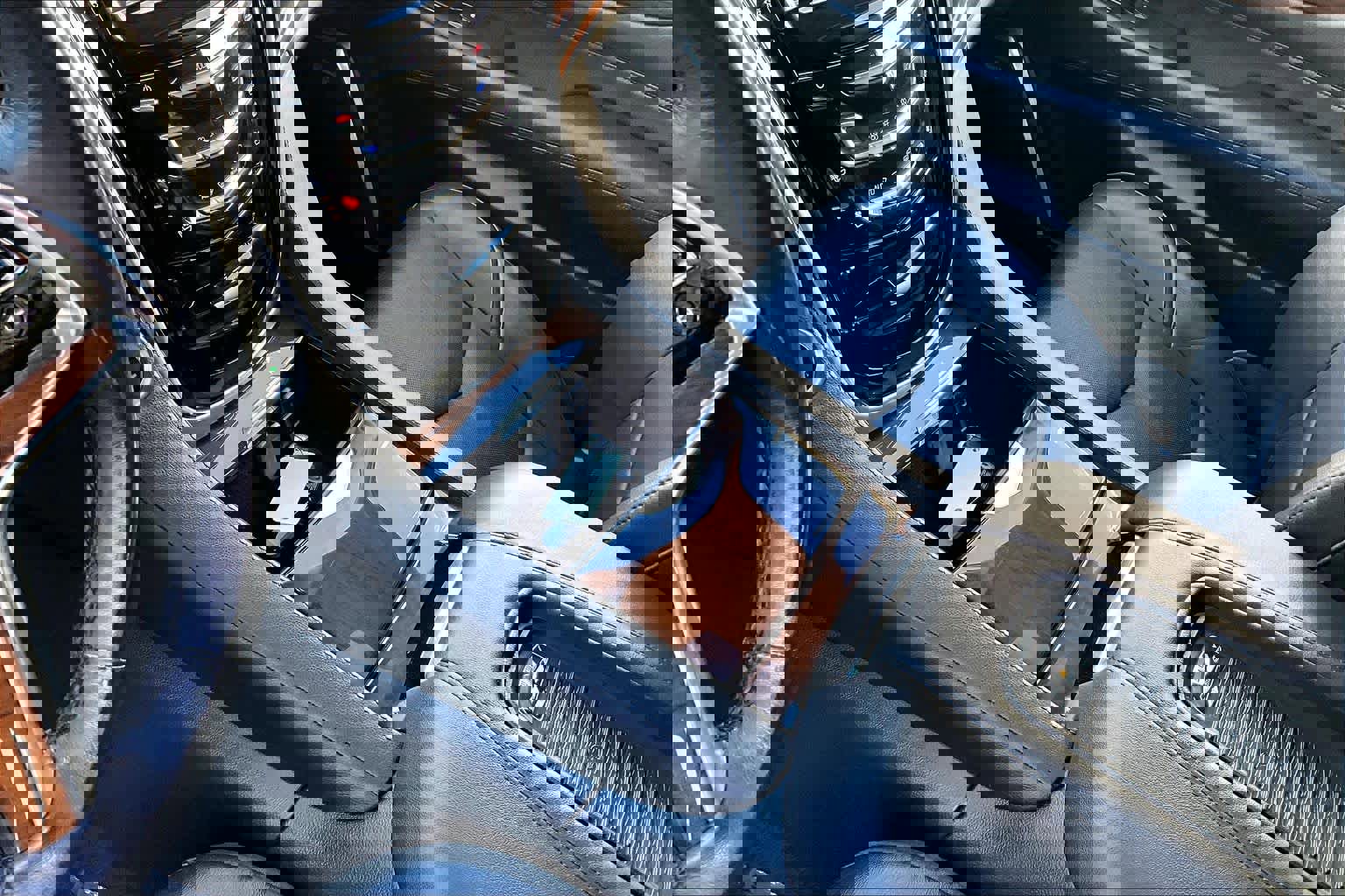 Used 2020 Cadillac Escalade Luxury image 17