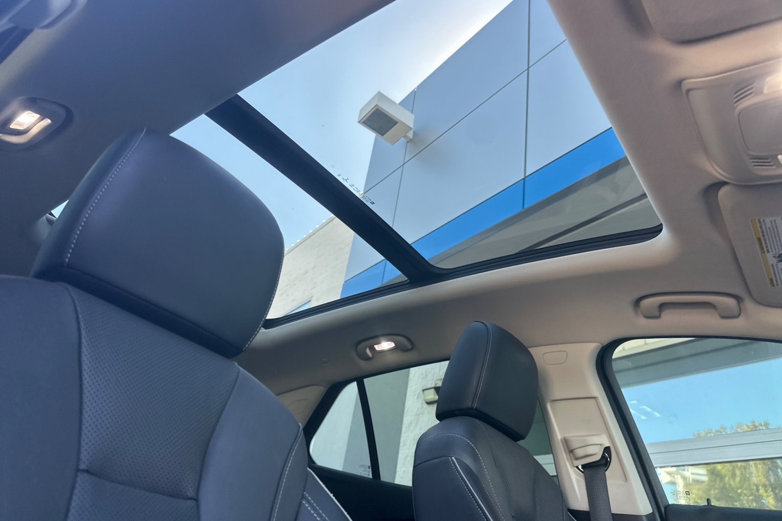 Used 2021 Buick Envision Essence FWD image 21
