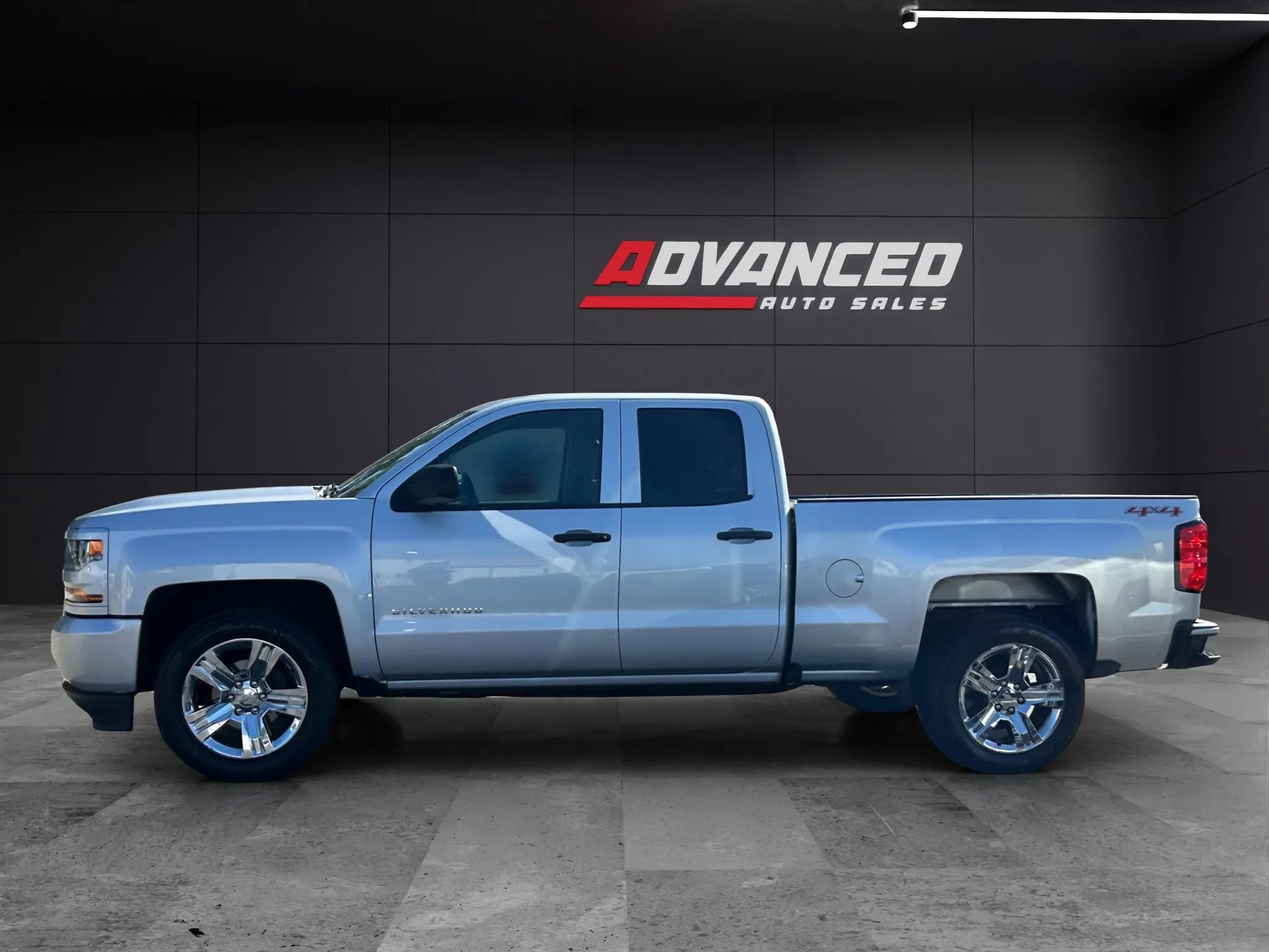 Used 2017 Chevrolet Silverado 1500 Custom w/ Custom Convenience Package image 4