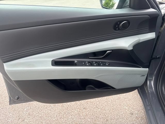 Used 2025 Hyundai Elantra Limited FWD image 9