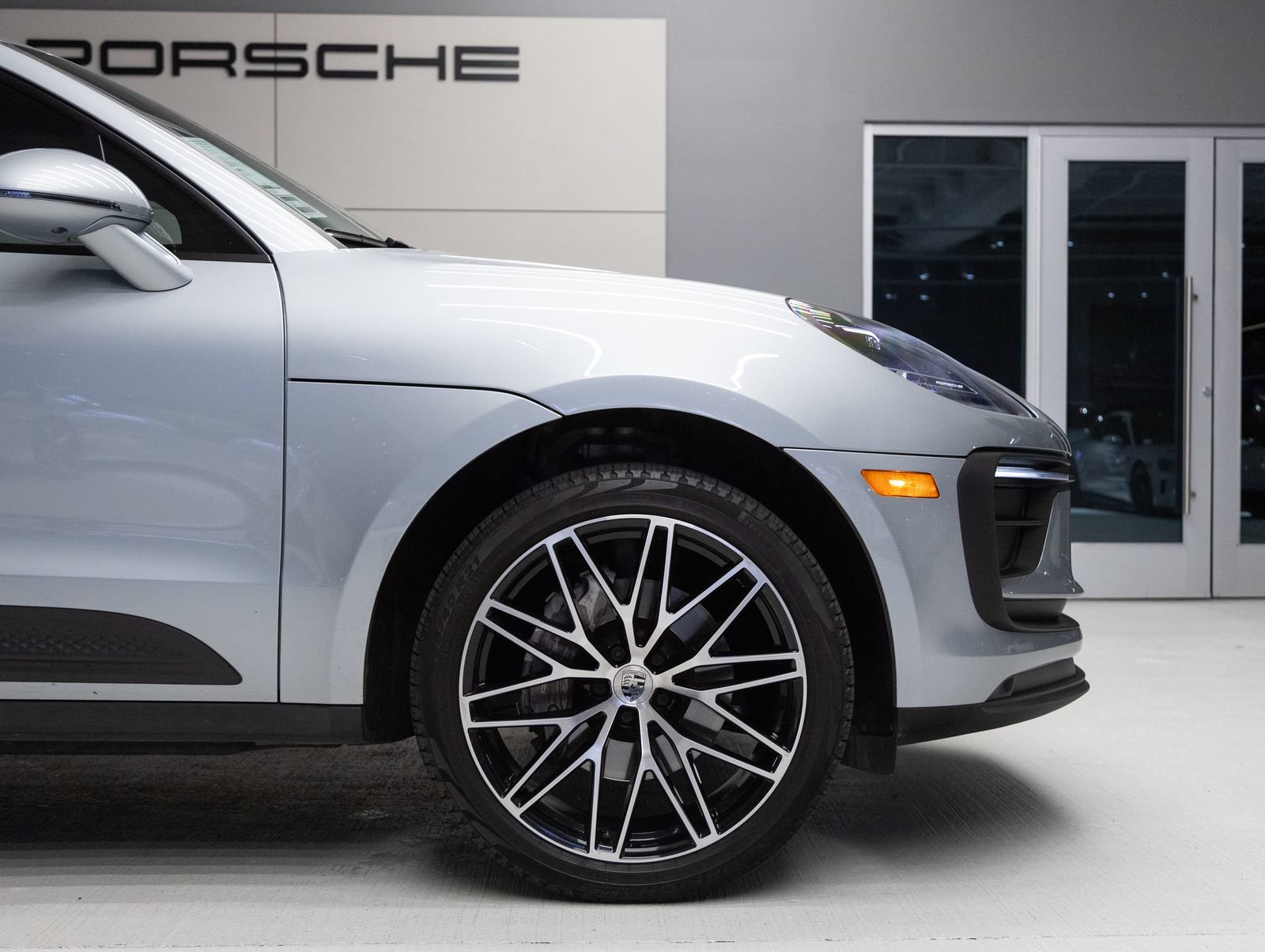 Certified 2024 Porsche Macan AWD/4WD image 11
