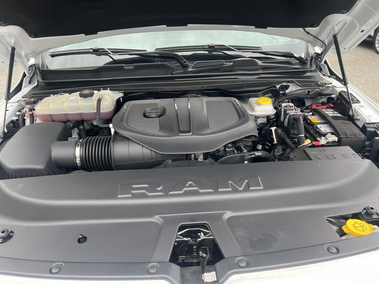 Used 2025 RAM 1500 Laramie w/ Sport Appearance Package image 13