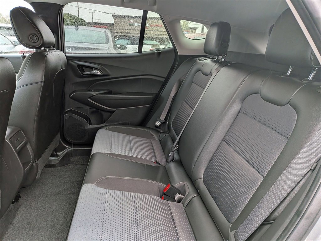 Used 2025 Chevrolet Trax LT w/ LT Convenience Package image 28