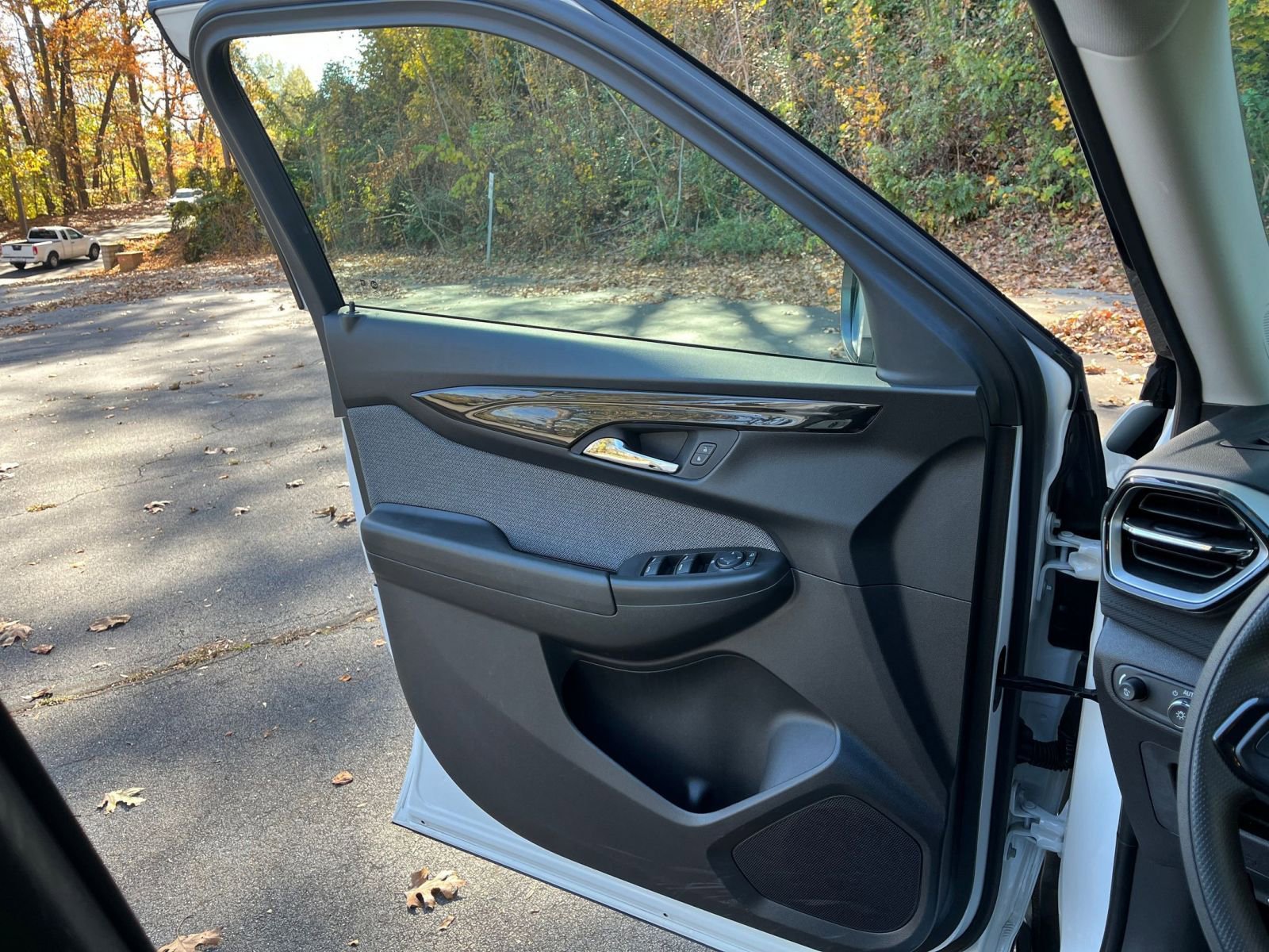 Used 2025 Chevrolet TrailBlazer LT image 18