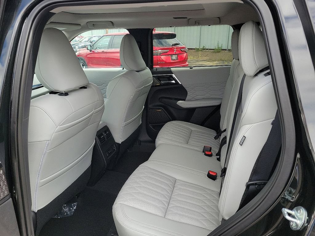 New 2025 Mitsubishi Outlander AWD image 7