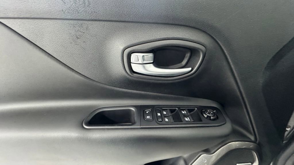 Used 2021 Jeep Renegade Limited w/ Sun & Sound Group AWD/4WD image 19