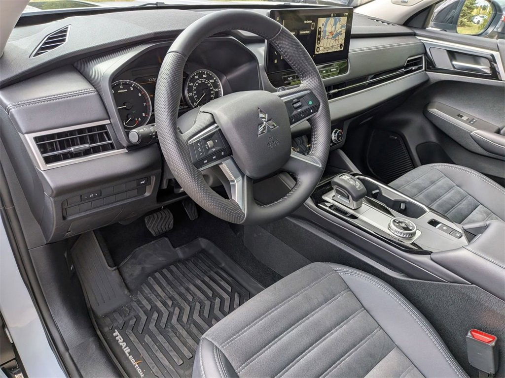 New 2025 Mitsubishi Outlander SE image 11