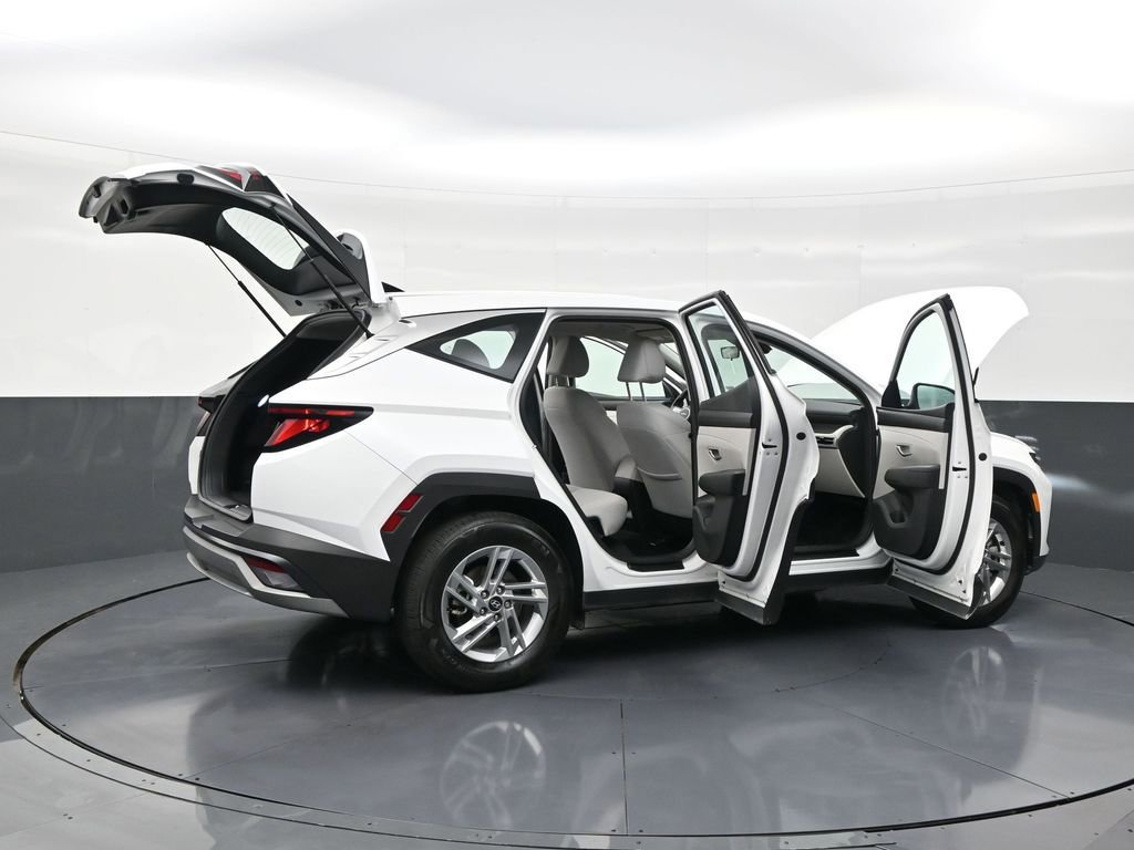 Used 2025 Hyundai Tucson SE image 29