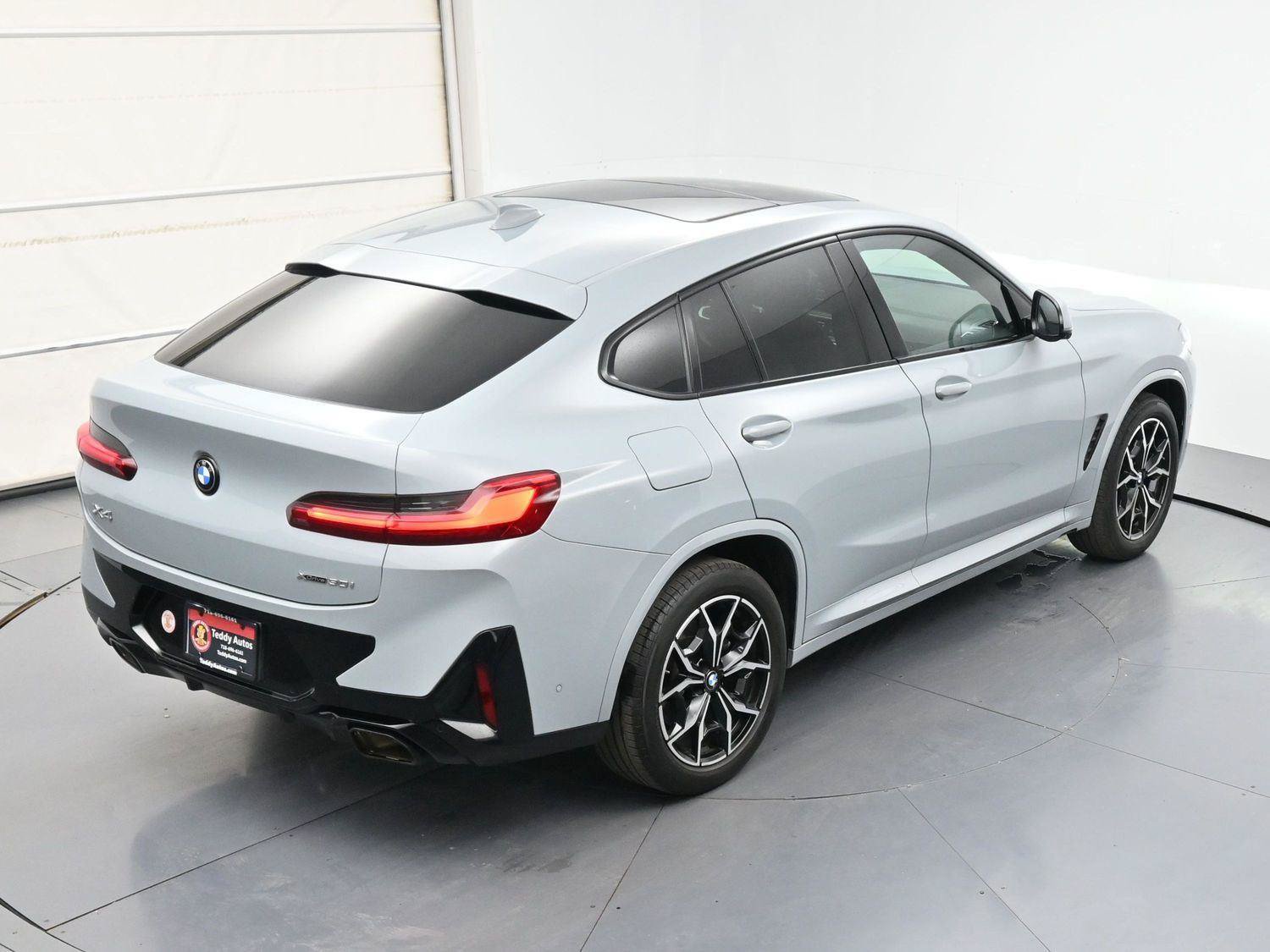 Used 2023 BMW X4 xDrive30i w/ M Sport Package AWD/4WD image 39
