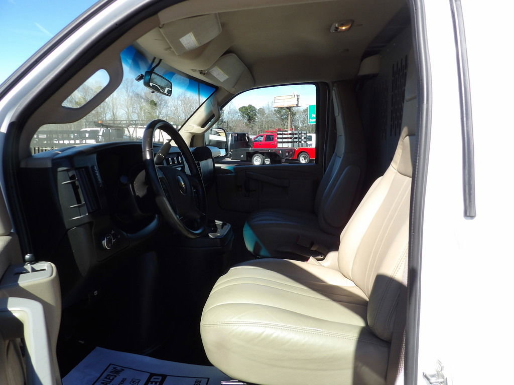 Used 2022 Chevrolet Express 3500 w/ Driver Convenience Package image 17