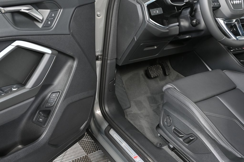 New 2025 Audi Q3 2.0T Premium image 7