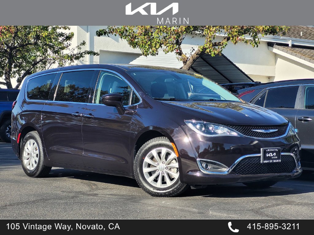 Used 2018 Chrysler Pacifica Touring Plus FWD image 1