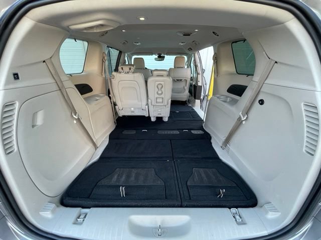 Used 2021 Chrysler Pacifica Touring-L FWD image 29