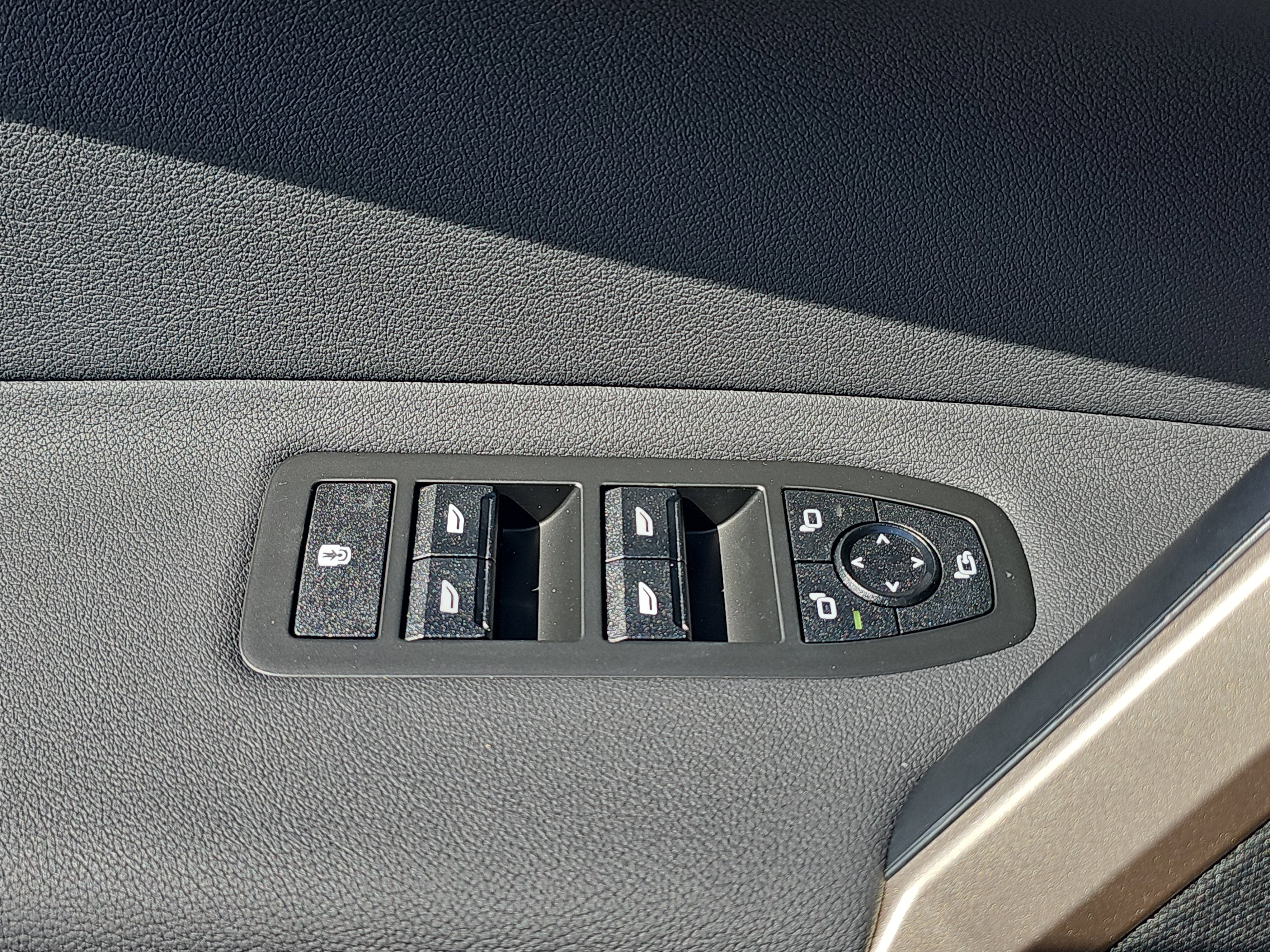 New 2026 BMW iX xDrive60 w/ Premium Package image 28