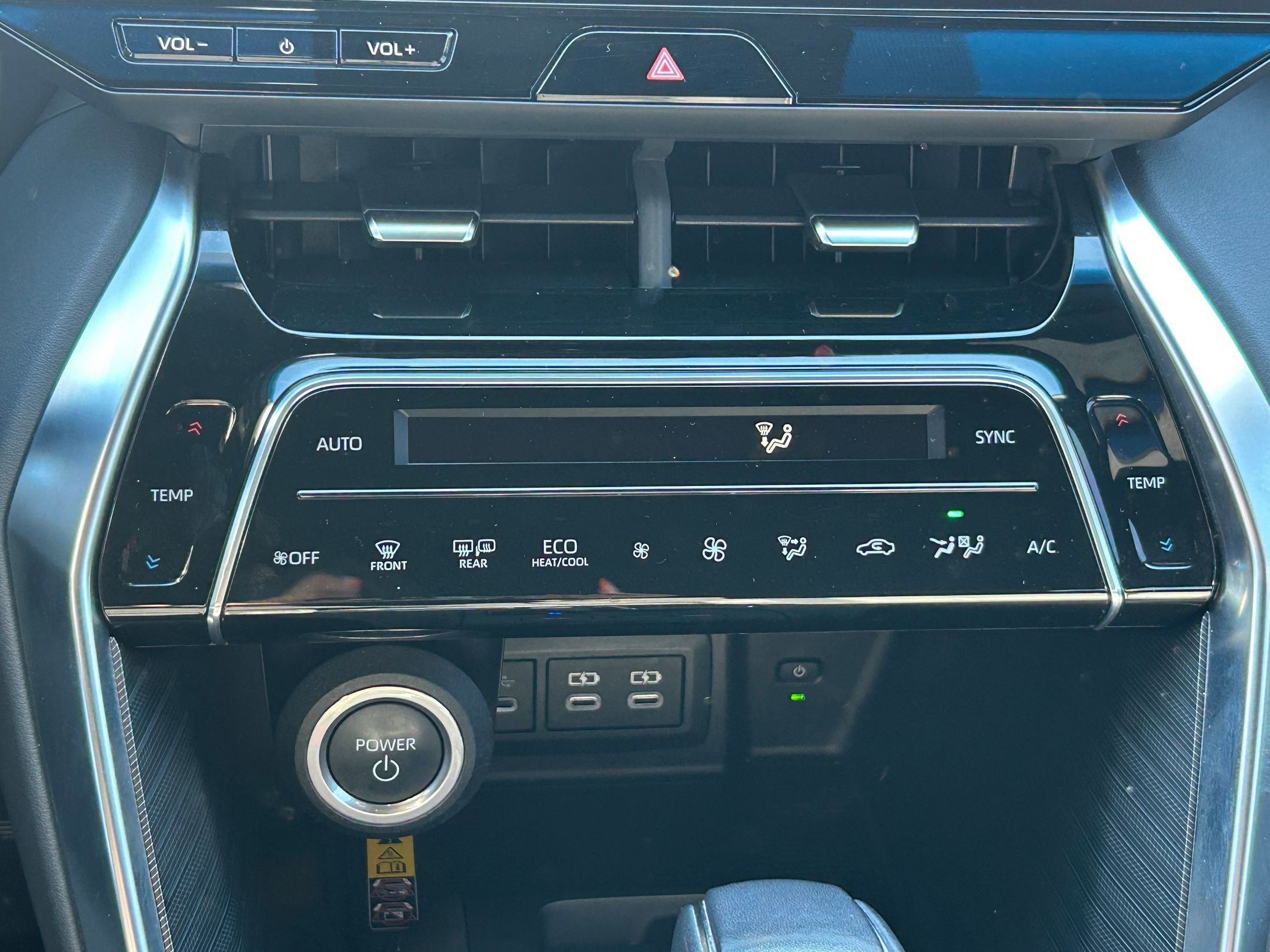 Used 2024 Toyota Venza Limited image 21