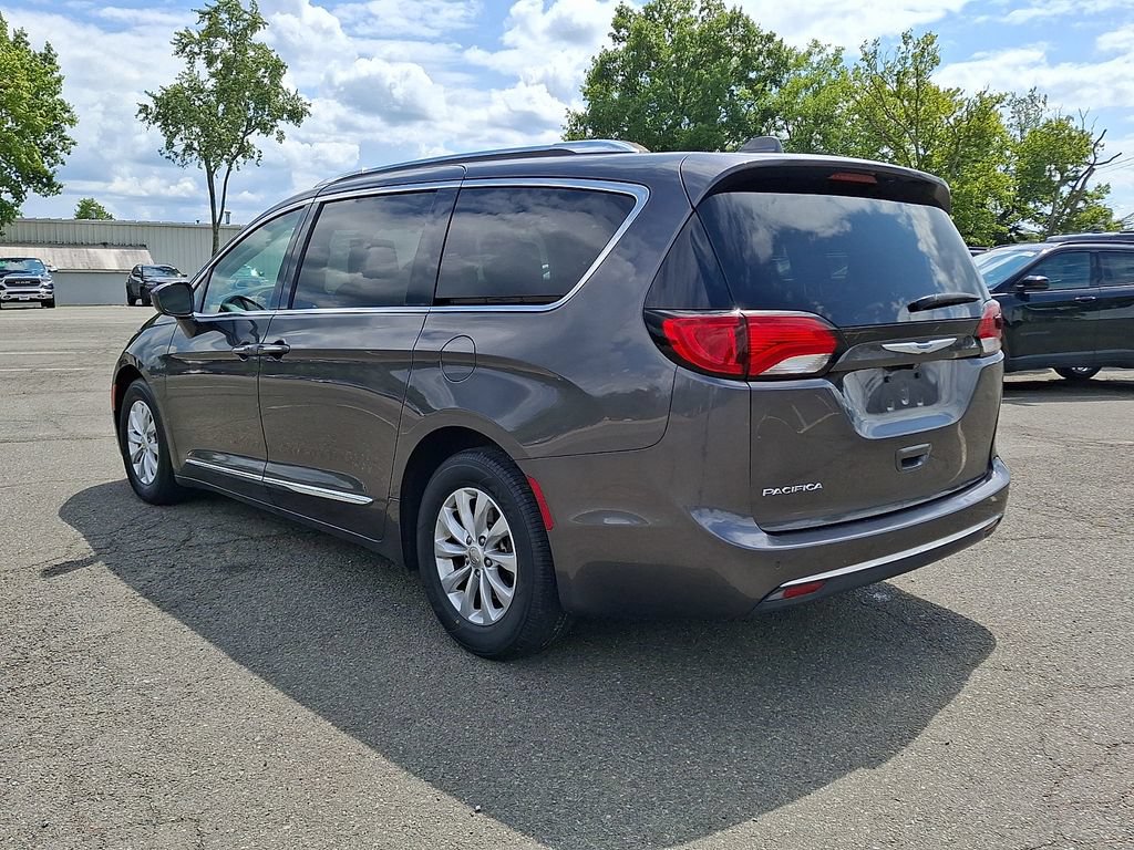 Used 2018 Chrysler Pacifica Touring-L FWD image 7
