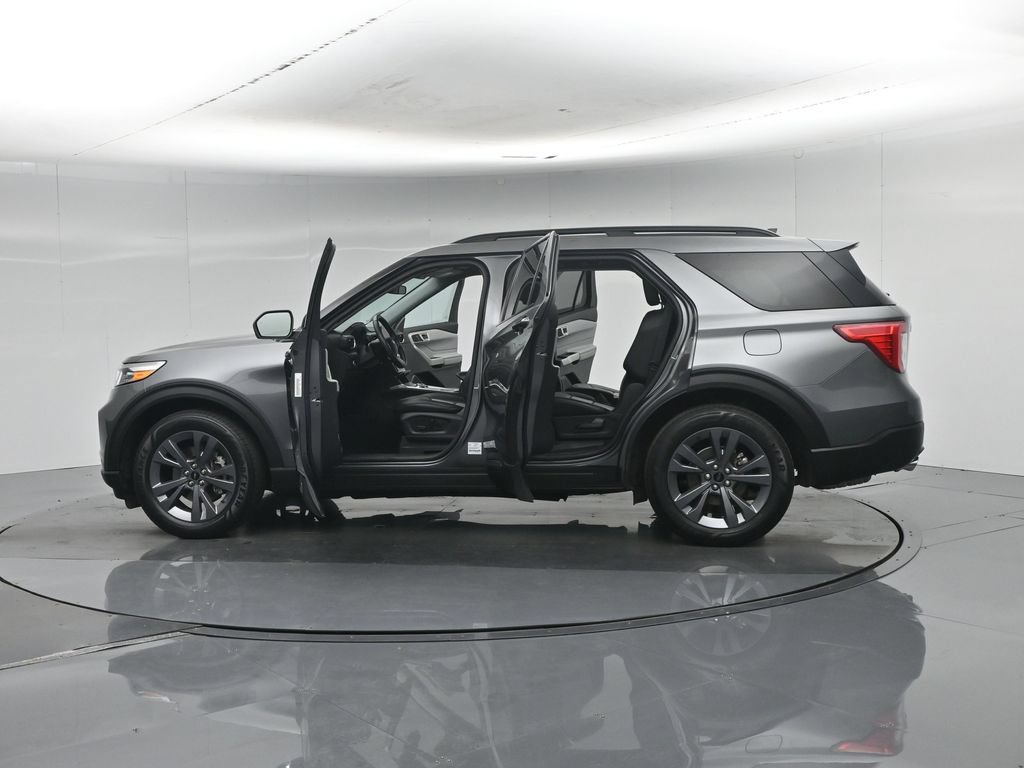 Certified 2023 Ford Explorer XLT w/ Equipment Group 202A RWD image 40