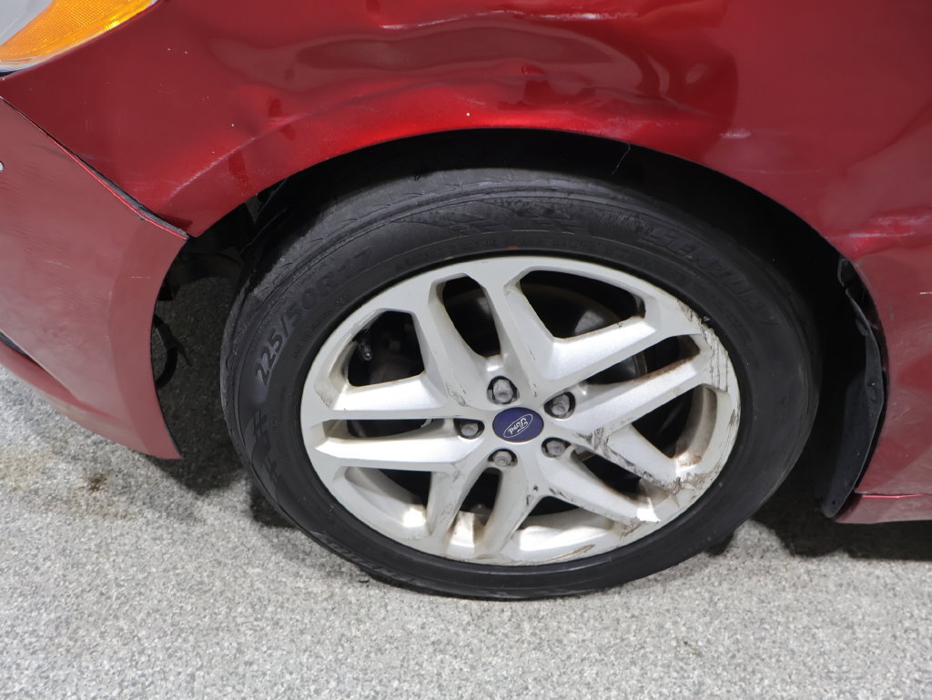 Used 2015 Ford Fusion SE FWD image 18