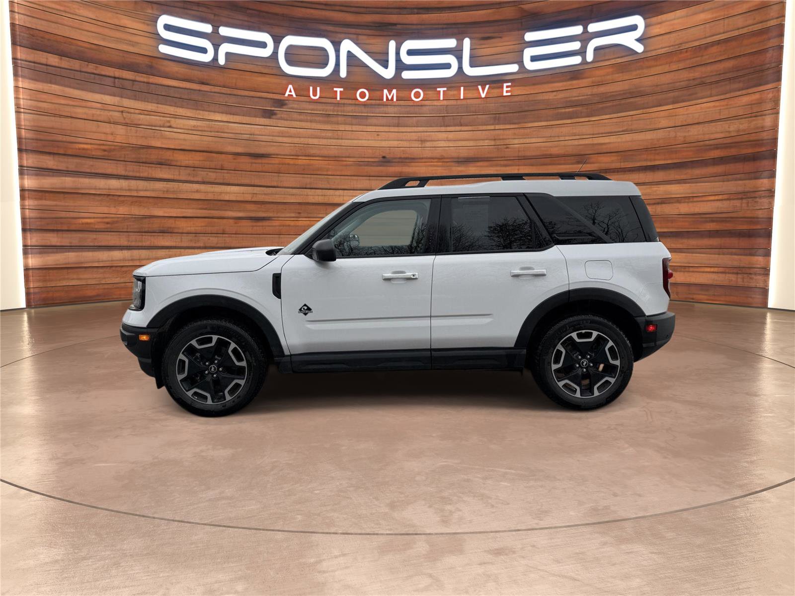 Used 2023 Ford Bronco Sport Outer Banks w/ Tech Package image 2